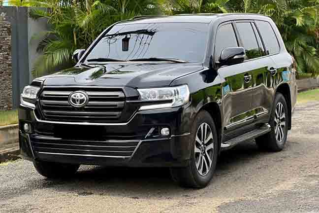 Smile City Rent A Car - Land Cruiser V8